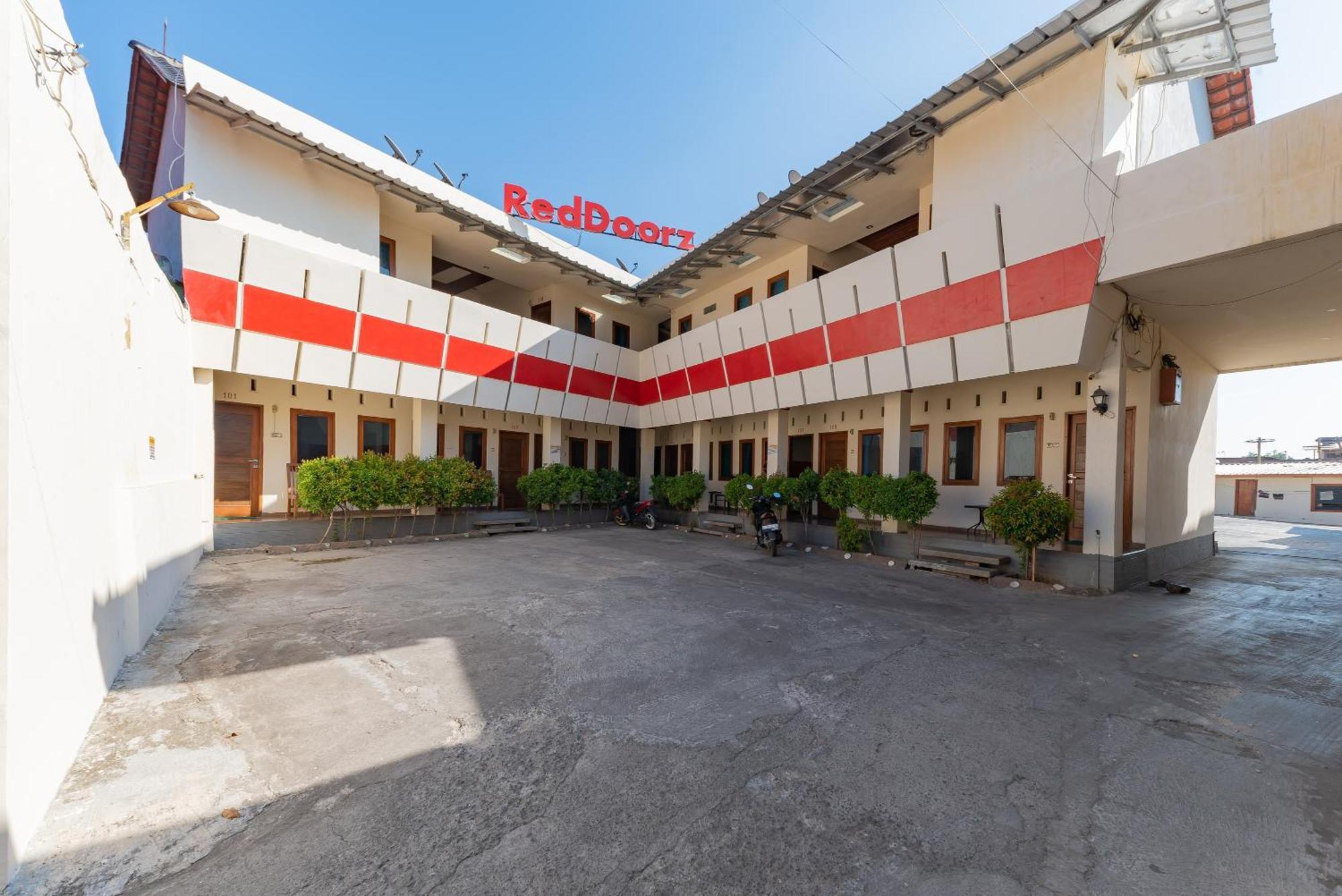 Reddoorz Near Pasar Pagi 2 By Cassana Hotel Cirebon Buitenkant foto